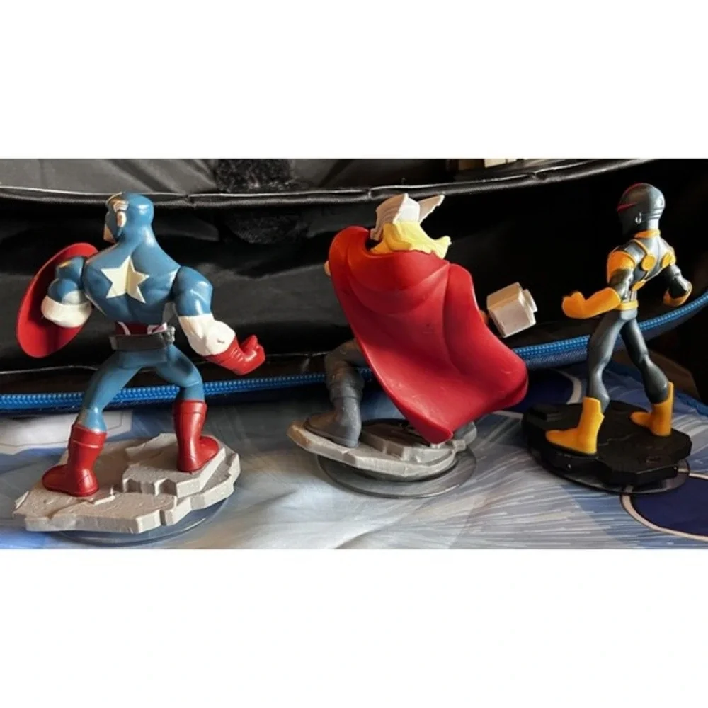 Disney Infinity Lot 2.0 Game, Portal, Case, & 6 Figures‎